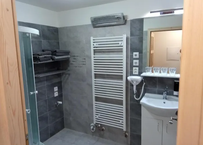 מלון דירות Fontana 4*